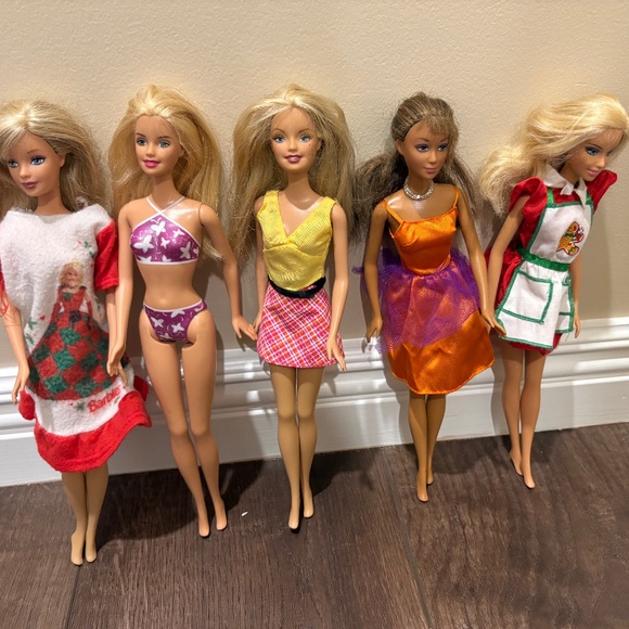 Set of 5 Vintage Barbies - Picture 1 of 4
